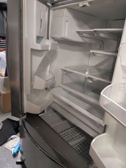 Free frigedaire gallery French bottom freezer fridge