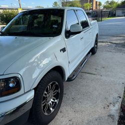 Ford Lariat 