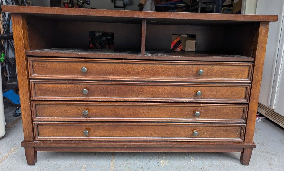 TV Stand / Short Dresser