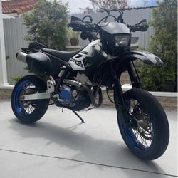 Motocicleta Suzuki DR-Z- 2017