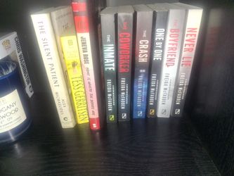 Freida McFadden book collection