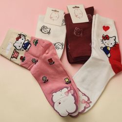 NEW Sanrio Hello Kitty  Crew Socks Set (4 Pairs)