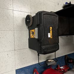 Dewalt Tool Box 5 Gallon 