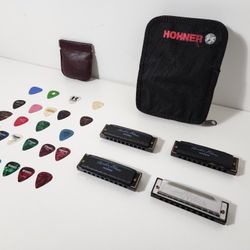 Lot of 4 Hohner Hot Metal Harmonica & Hohner Hoodoo Blue Harmonicas With Case & 24 Assorted Guitar Picks & Cases 
