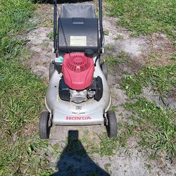 Honda Self Propled. Lawn Mower Works Great Bag And Mulch 