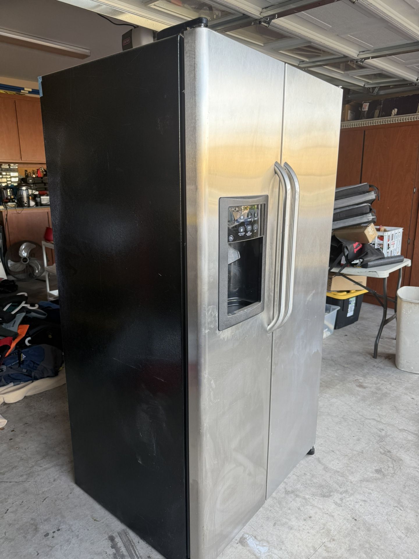 GE 25.3 Cu. Ft Refrigerator