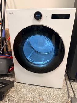LG 7.4 cu. ft. Smart Gas Dryer - Excellent condition
