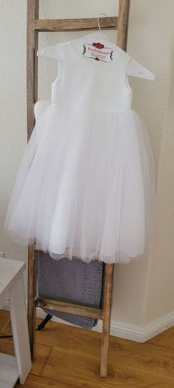 White Dress Size 2/3