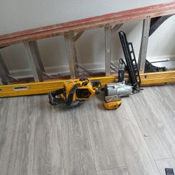 Serrucho  Con Vateria De 60 Voltios Pistola Hitachi Nivel Escaleras 8 Pies Buenas Condiciones 