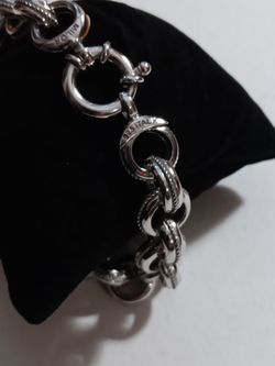 Sterling Jewelry.  BEAUTIFUL STERLING BRACELET. LIKE NEW! 