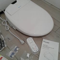 New Brondell Swash Luxury Bidet Toilet Seat Round 