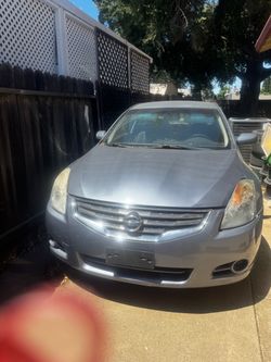 Nissian Altima
