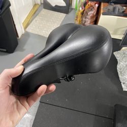 Comfort Bike Seat / Wide Cushioned Bicycle Saddle – Brand New