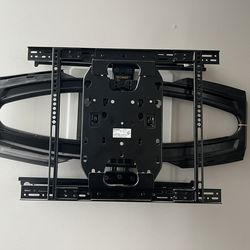 Chief TS325TU swing arm wall TV mount