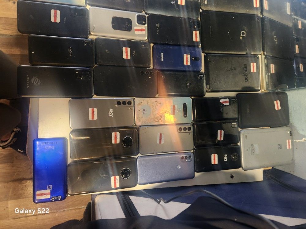 62 android and Apple phones some work some dont - 4 Laptops 1 Microsoft Surface. $450 Obo