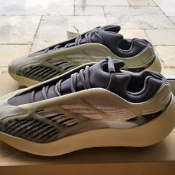 Yeezy Boost 700 V3 Fade Salt Size 14 (DS)