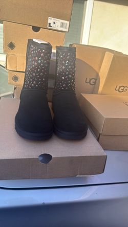 Ugg Botas. Size #. 10. $. 75