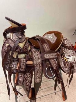 Nueva montura charra súper bordada
