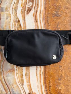 Lululemon Everywhere Belt Bag 1L - Black - Good Condition
