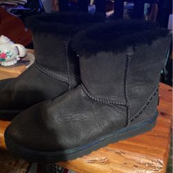 Leather Ugg’s Size 8 