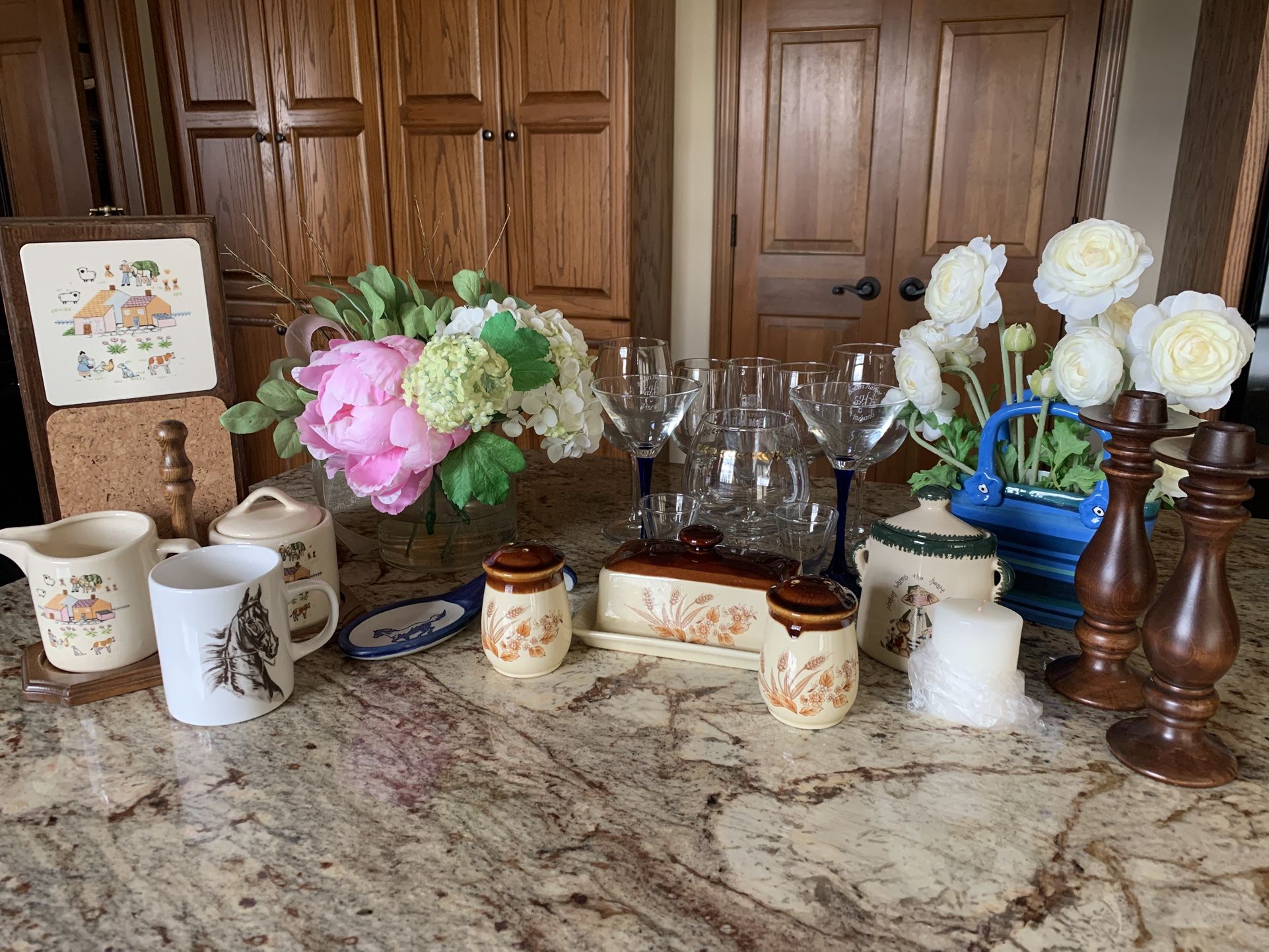 KITCHEN SERVING+ACCENT ITEMS,FLORAL PIECES,BARWARE,CANDLES+HOLDERS,SUGAR/CREAMER,BUTTER,S+P SHAKERS,HORSE MUG,SPOON REST