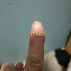 Size 8 White Sapphire petit Yellow Gold Band