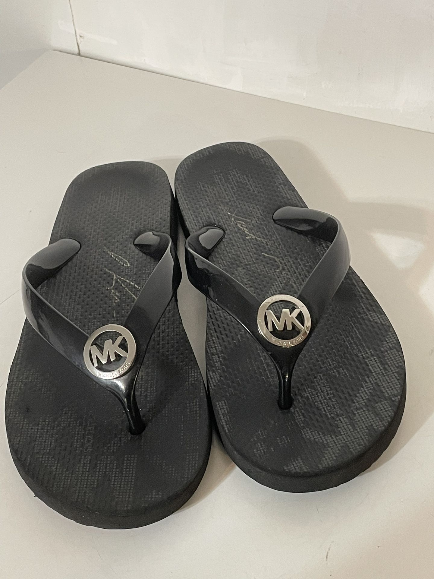 Michael Kors Flip Flops Size 8