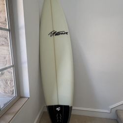 Surf Board: Never Used 6 ‘8”