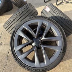 4 OEM NEW 2025 21” TESLA MODEL S PLAID ARACHNID WHEELS TIRES MICHELIN TPMS 98%
