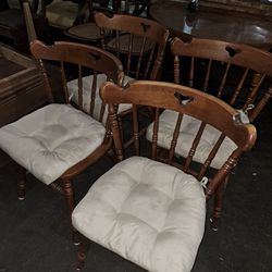 4 Dining Chairs 