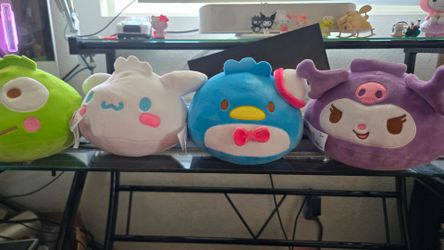 Dumpling Sanrio plushies