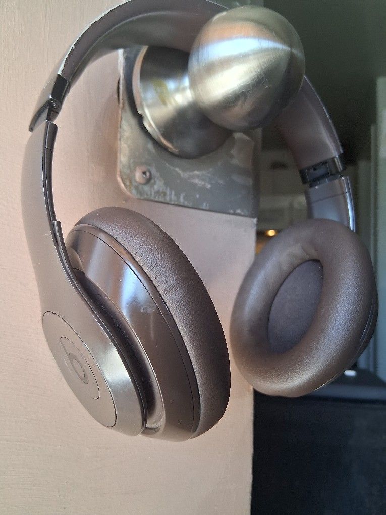 (Brown) Beats Studio Pro