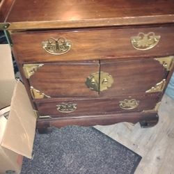 Ould Wood Fashion Jewelry Box & Close.