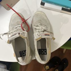 Off White VaporMax Size 7