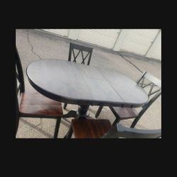 Dining Room Set Table  With Leaf Inserted And 4 Chairs  