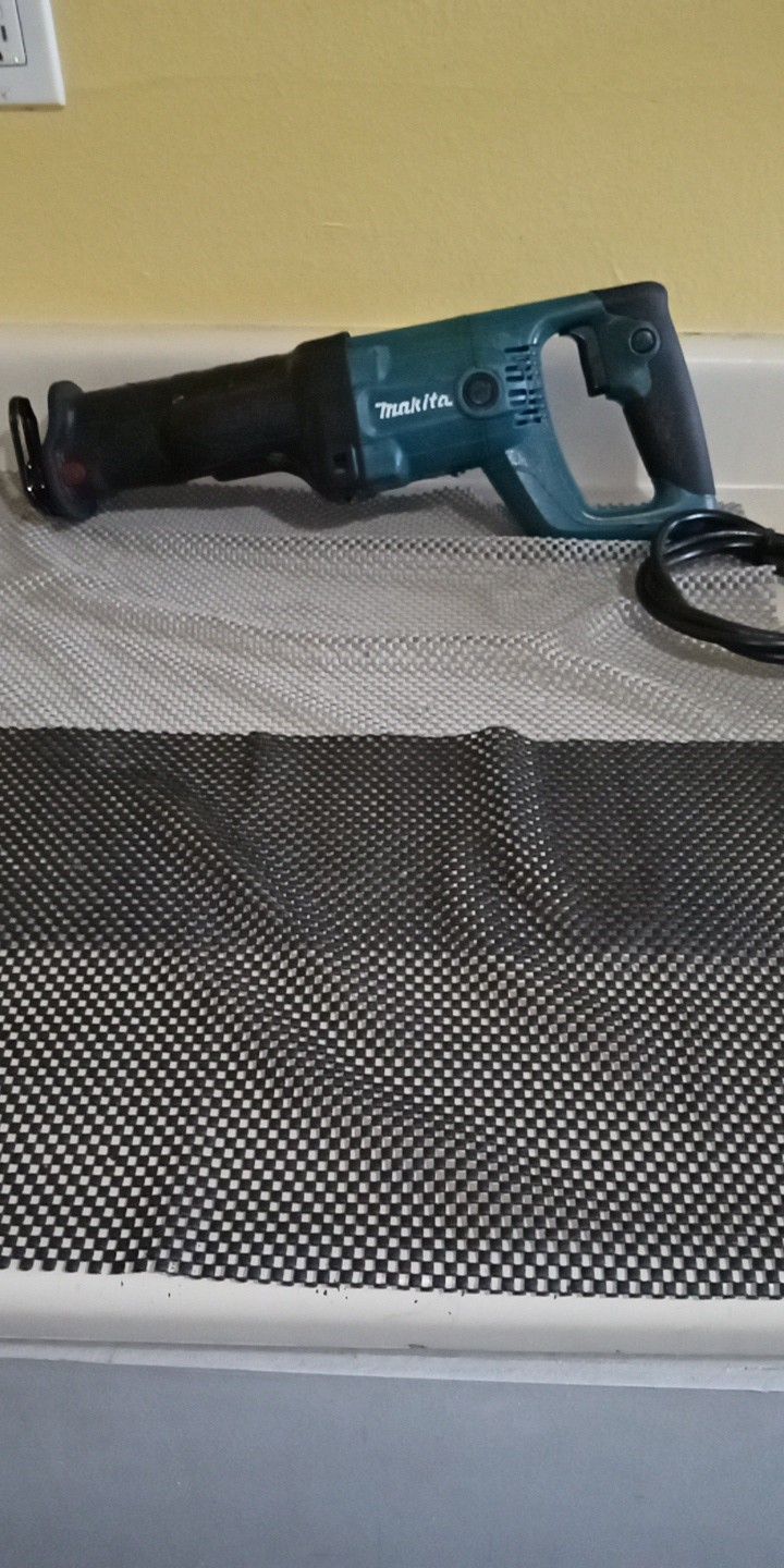 Makita Jr2051T Sawzall Corded In Good Working Condition