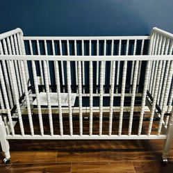 Jenny Lind 3-1 Crib