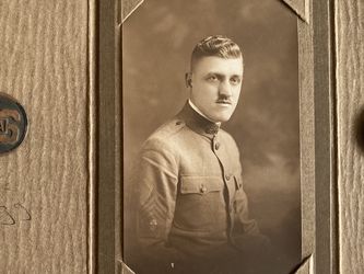 Vintage WWI WW1 US soldier photo and collar discs disks Trade For other Military items