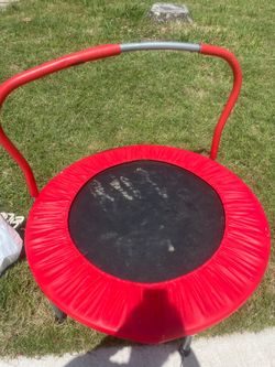 Small trampoline red