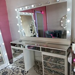 Gorgeous Vanity Makeup Station 