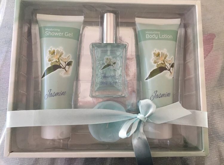 Jasmine 4-Piece Spa Kit Including: Shower Gel, Body Lotion, Perfume & Candle