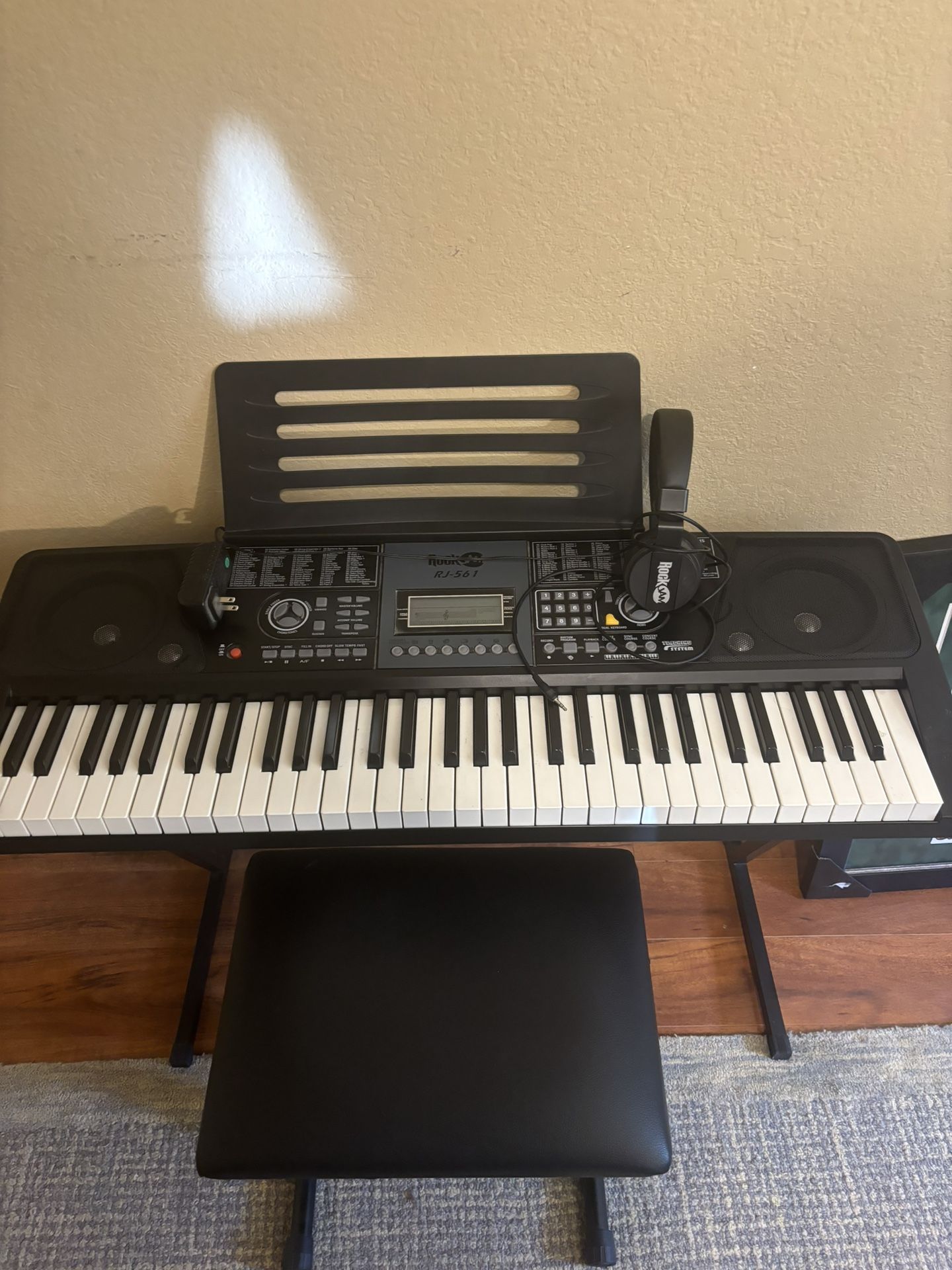 Keyboard With Stool & Headphones