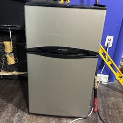 Frigidaire 4cu Ft Refrigerator 