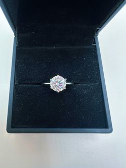 VVS1 Moissanite Engagement Ring 1CT Round Cut GRA Certified 925 Silver
