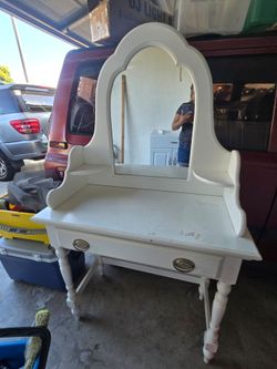 Vanity mirror