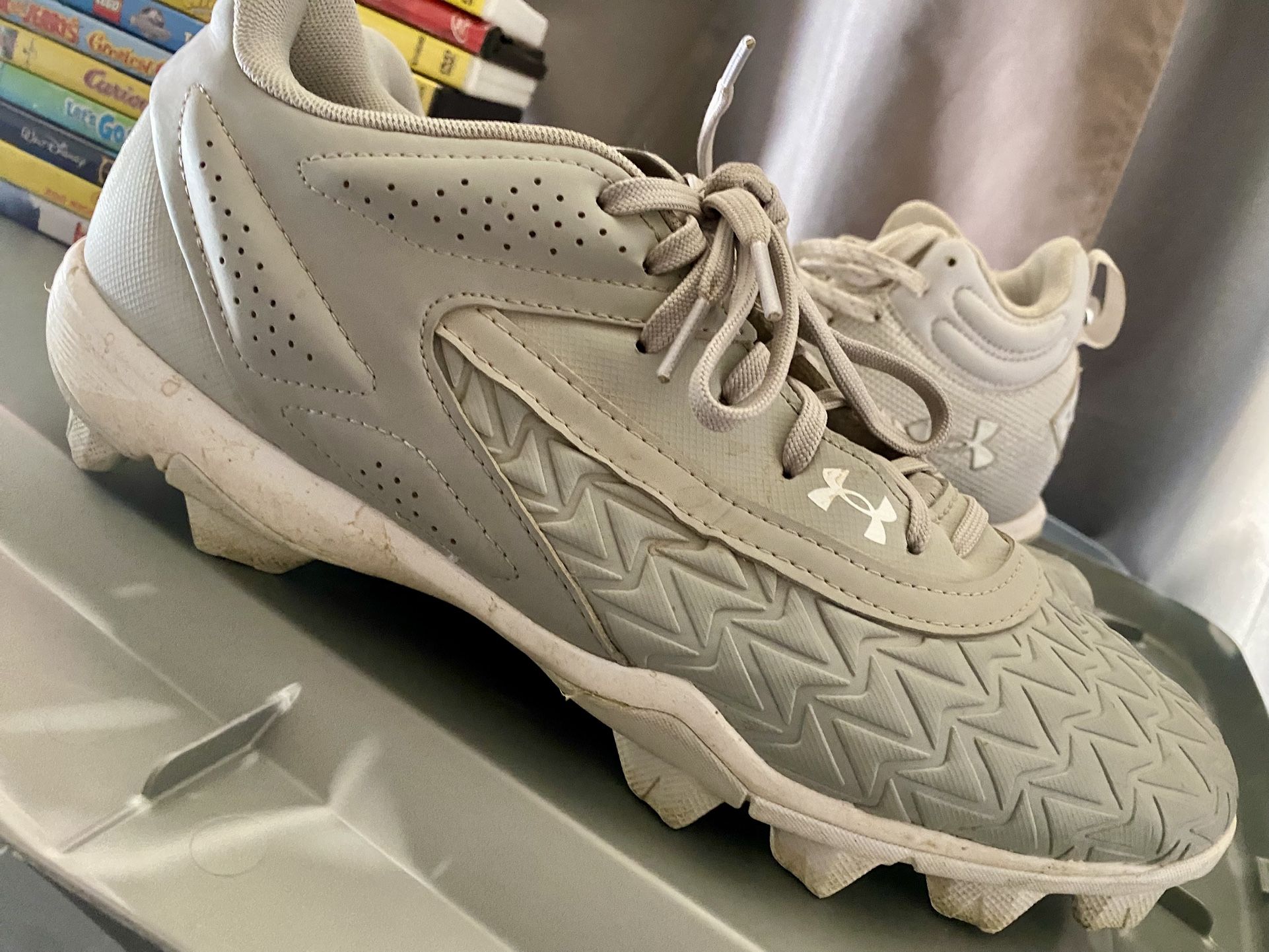 Men’s Sz 10 Baseball Cleats