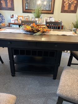 Ashley Furniture , Dark Wood , Seating For 6