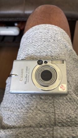 Canon PowerShot S400 Digital ELPH Camera