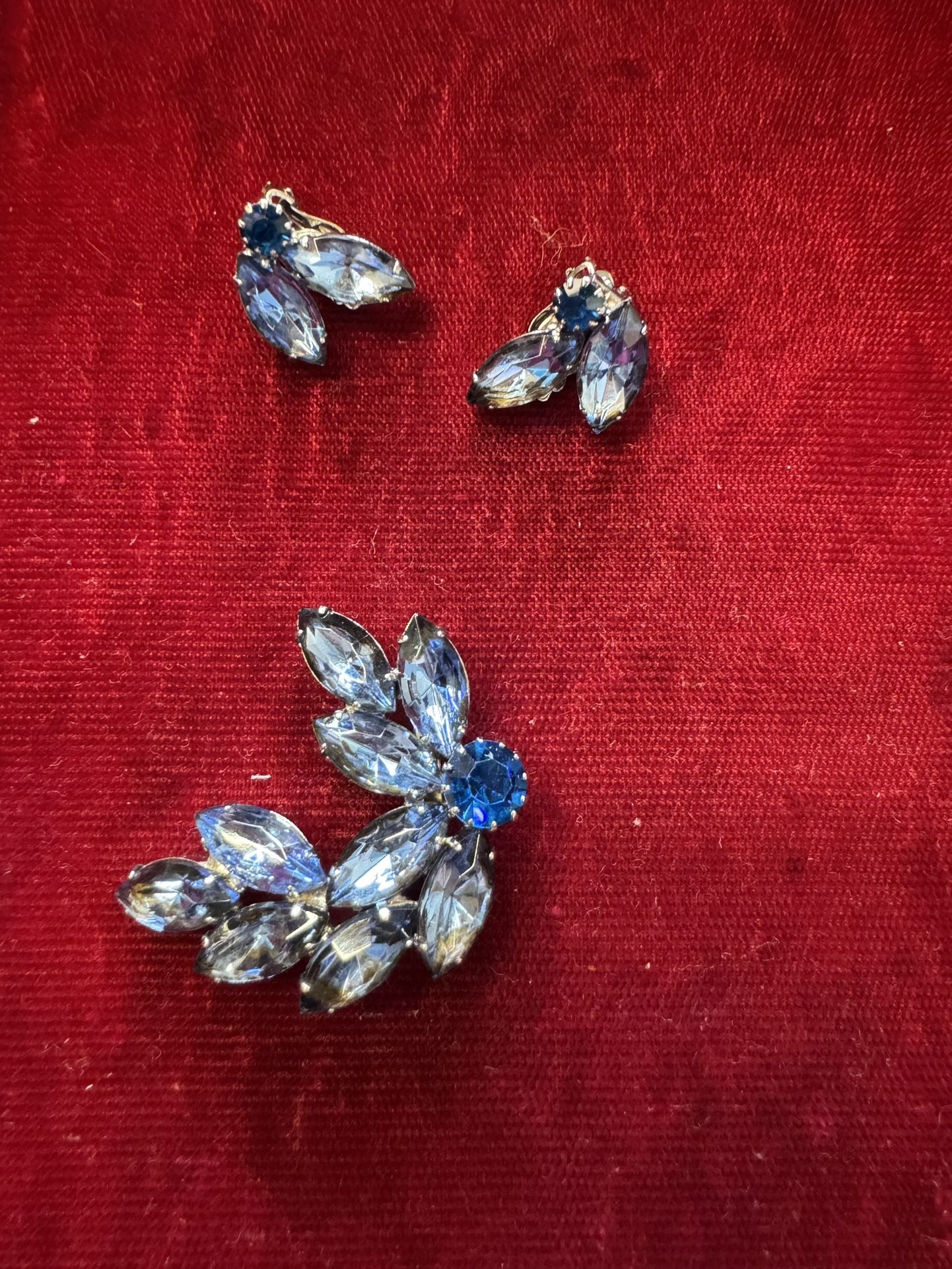 Vintage costume jewelry lot 40+ pieces: pin 