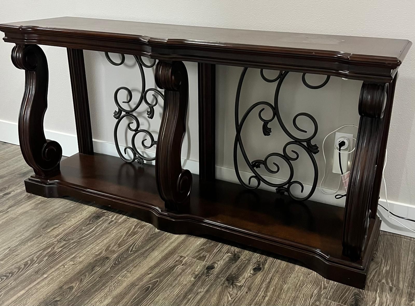 Console Table Entry 